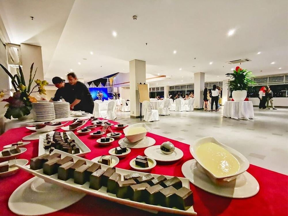 万隆帕萨尔巴鲁广场酒店 外观 照片